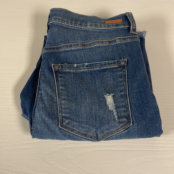 Sneak Peek Jeans - Picture 6 of 6